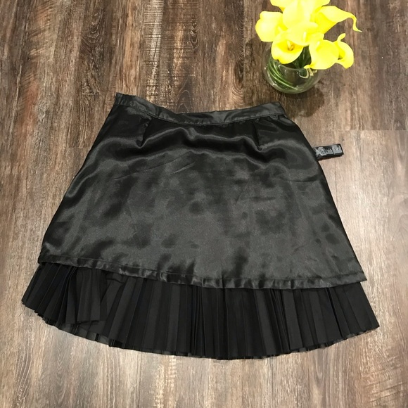 🌸Faux Leather Pleated Skirt🌸 - Picture 6 of 7